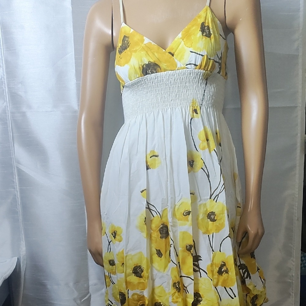 Forever 21 Floral Yellow and White Summer Dress Size S